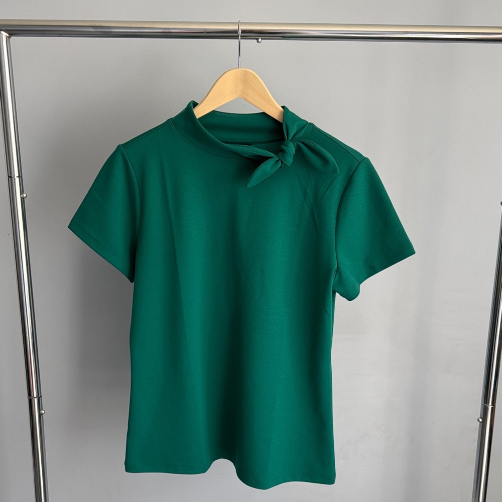 Ann Taylor NWT Green Short-Sleeve Tie-Neck Top